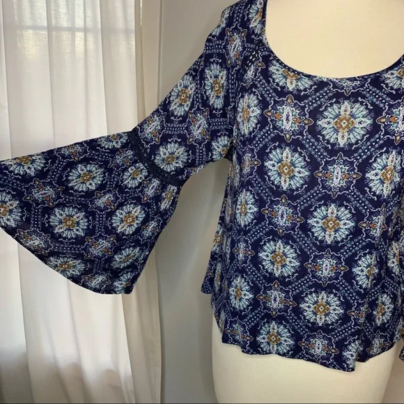 Forever 21 Bell Sleeve Blouse - Picture 2 of 6